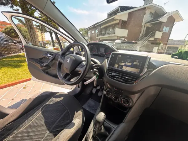 Peugeot 208 1.4 HDi Allure 18