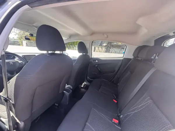 Peugeot 208 1.4 HDi Allure 21