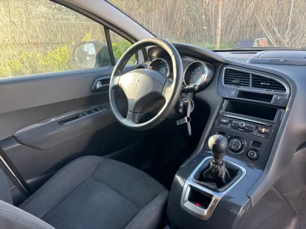 Peugeot 5008 1.6 HDi 7L Allure 10