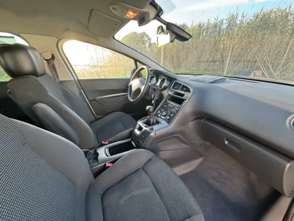 Peugeot 5008 1.6 HDi 7L Allure 13