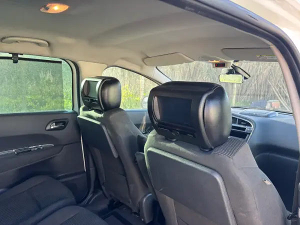 Peugeot 5008 1.6 HDi 7L Allure 16