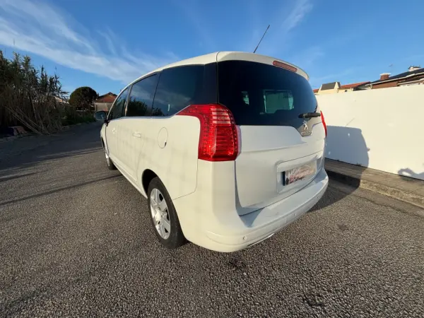 Peugeot 5008 1.6 HDi 7L Allure 24