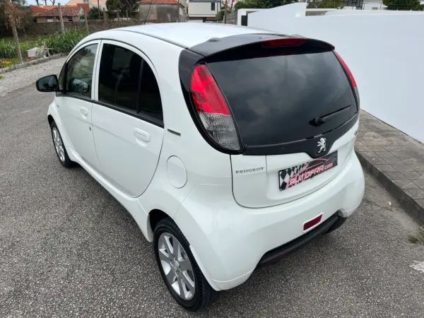Peugeot iOn Active 8