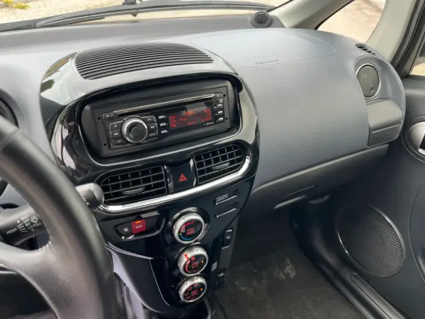 Peugeot iOn Active 17