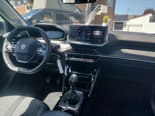 Peugeot 208 18