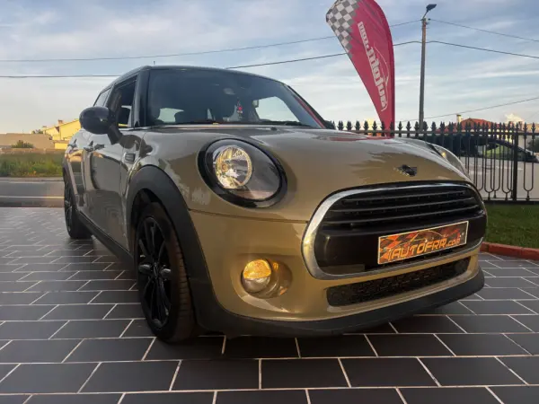 MINI 5 Portas Cooper Premium Yours Auto 22