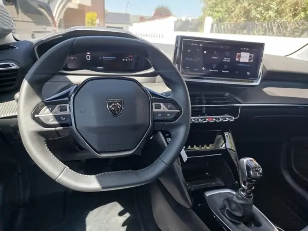 Peugeot 208 24