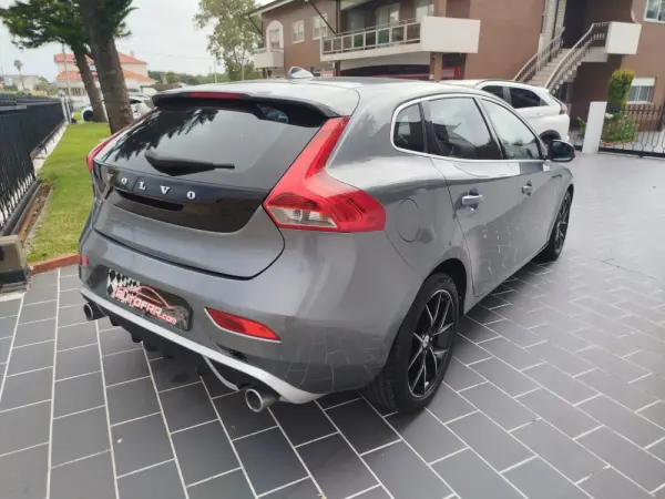 Volvo V40 2.0 D4 R-Design Summum 28