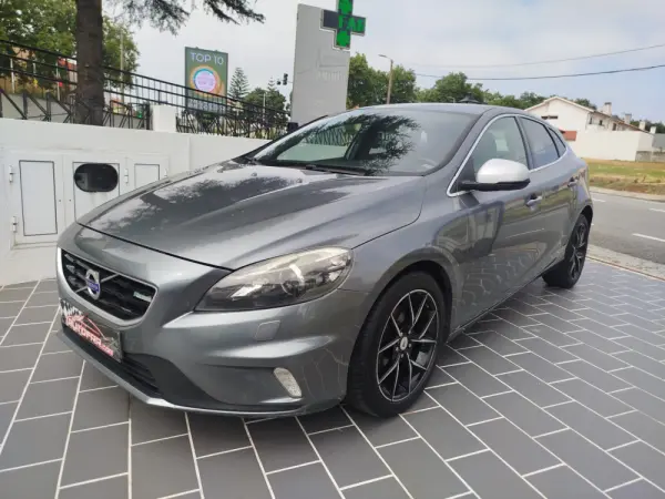 Volvo V40 2.0 D4 R-Design Summum 4