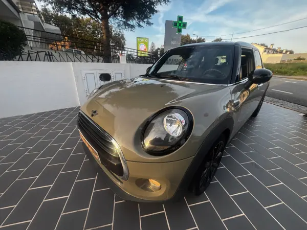 MINI 5 Portas Cooper Premium Yours Auto 26