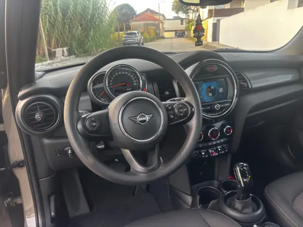 MINI 5 Portas Cooper Premium Yours Auto 7