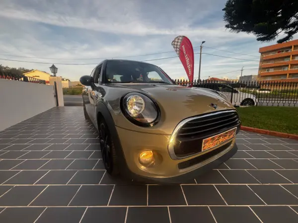 MINI 5 Portas Cooper Premium Yours Auto 33