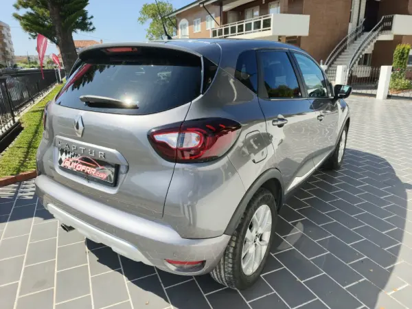 Renault Captur 1.0 TCe Exclusive 3