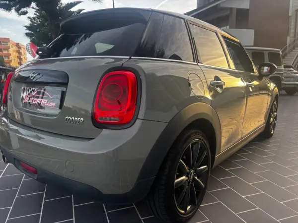 MINI 5 Portas Cooper Premium Yours Auto 31