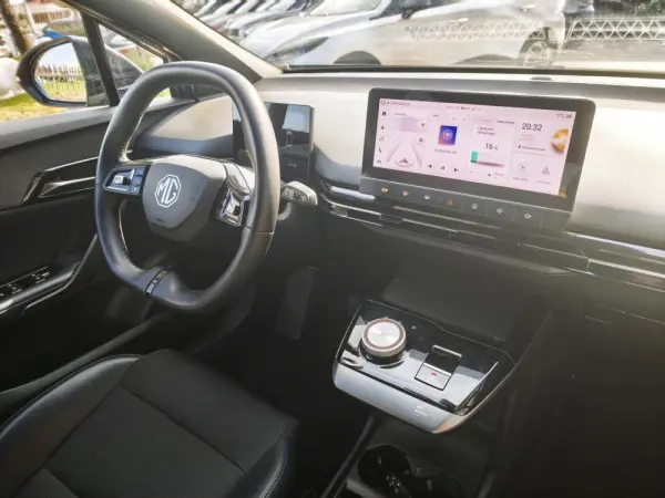 MG MG4 64 kWh Luxury 32