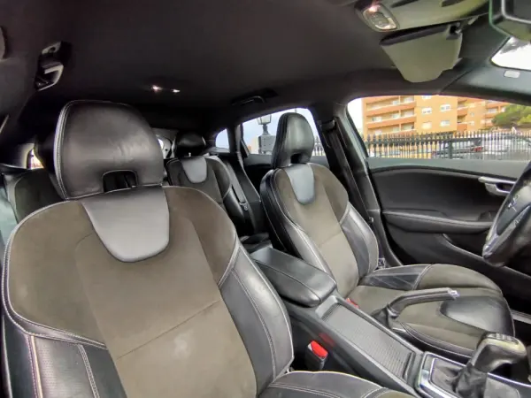 Volvo V40 2.0 D4 R-Design Summum 14