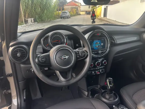 MINI 5 Portas Cooper Premium Yours Auto 8