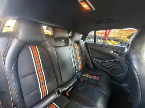 Mercedes-Benz CLA 220 (CDI) d 4Matic 7G-DCT Orange Art Edition 6