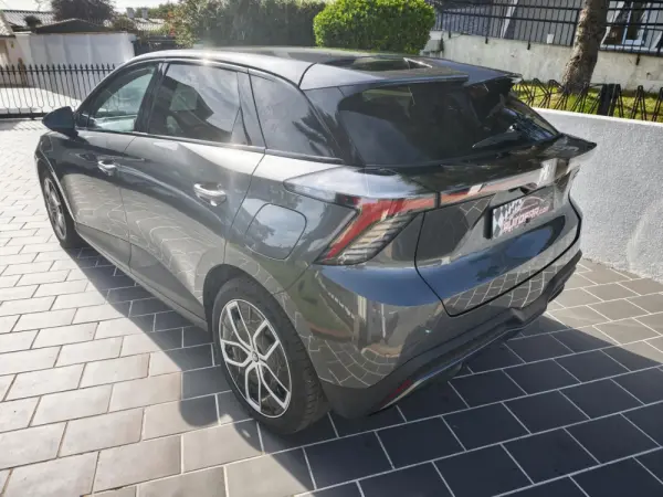 MG MG4 64 kWh Luxury 4