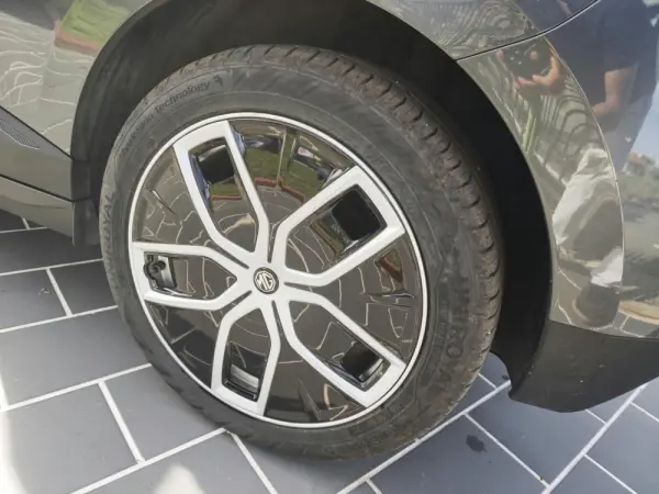 MG MG4 64 kWh Luxury 20
