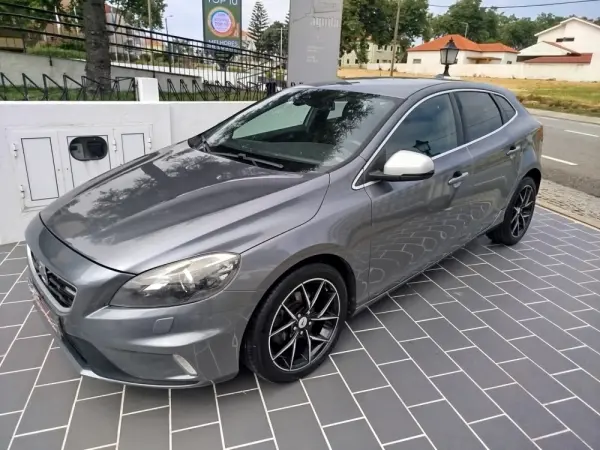 Volvo V40 2.0 D4 R-Design Summum 25