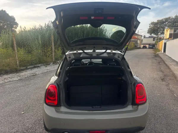 MINI 5 Portas Cooper Premium Yours Auto 24