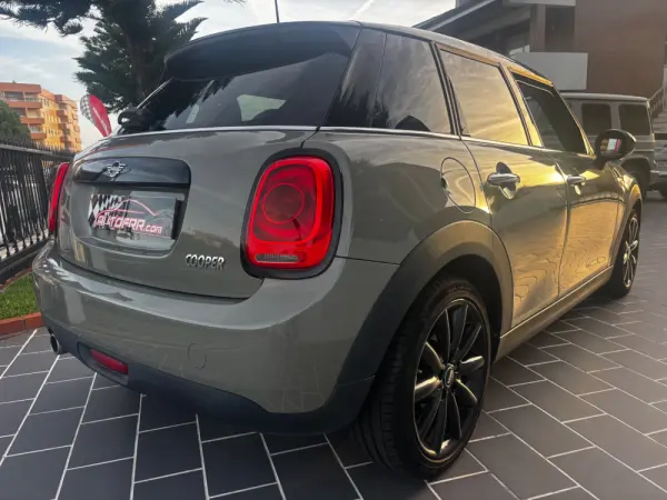 MINI 5 Portas Cooper Premium Yours Auto 28