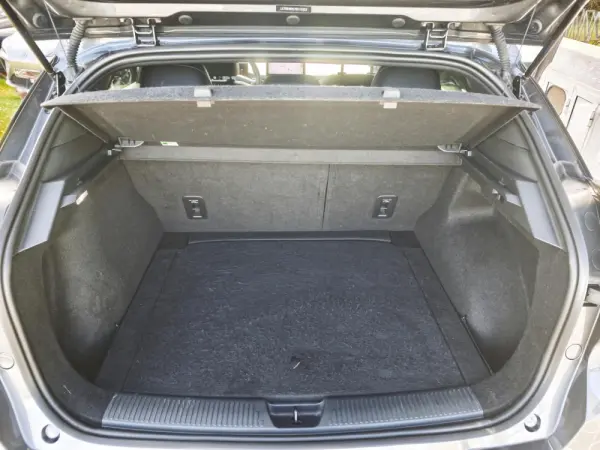 MG MG4 64 kWh Luxury 23