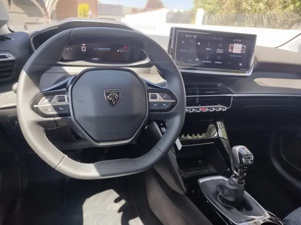 Peugeot 208 27