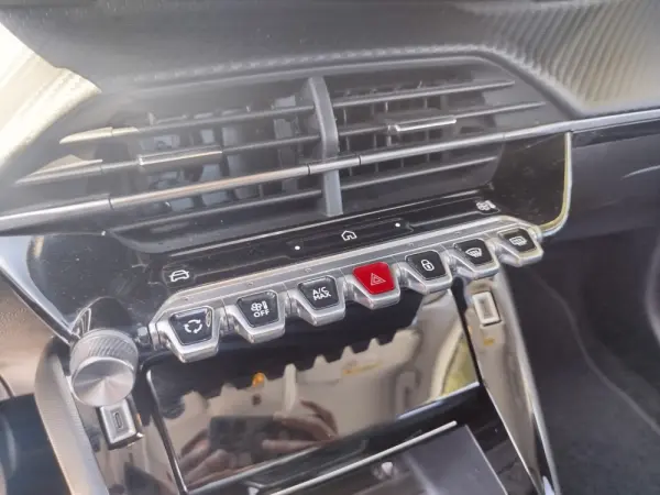 Peugeot 208 29