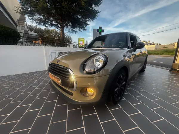 MINI 5 Portas Cooper Premium Yours Auto 32