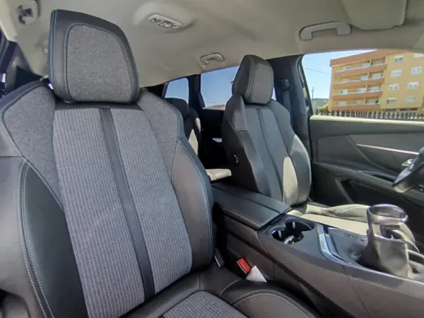 Peugeot 5008 1.2 PureTech Allure Pack 17