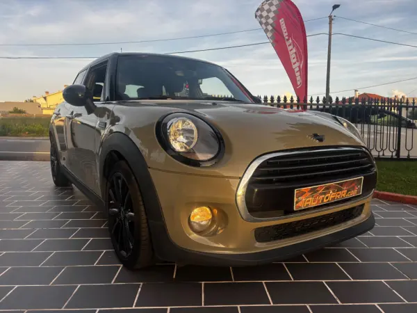 MINI 5 Portas Cooper Premium Yours Auto 21