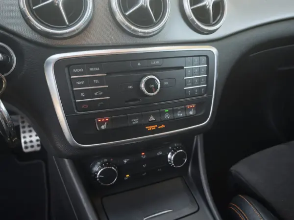 Mercedes-Benz CLA 220 (CDI) d 4Matic 7G-DCT Orange Art Edition 11
