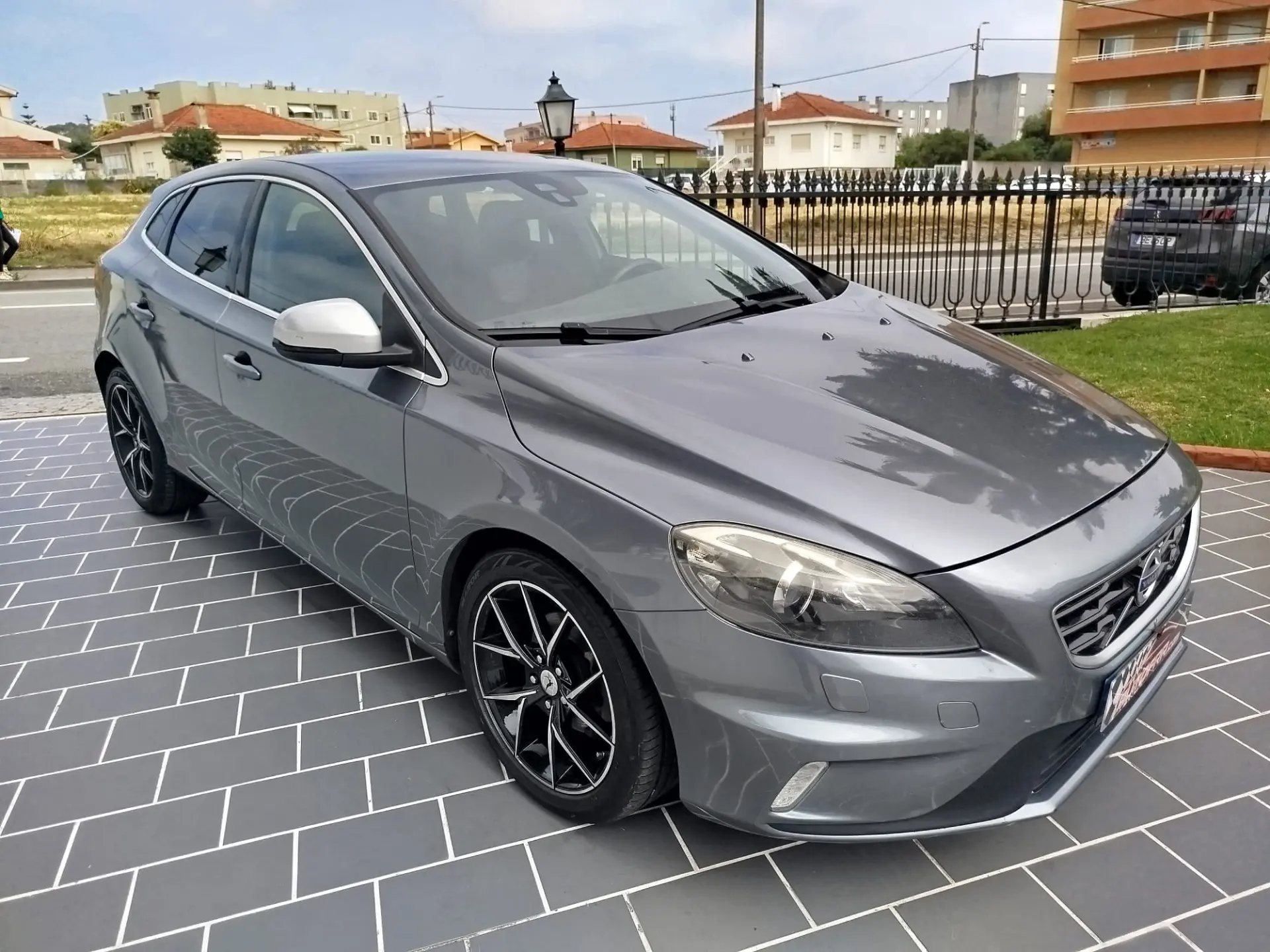 Volvo V40 2.0 D4 R-Design Summum 6