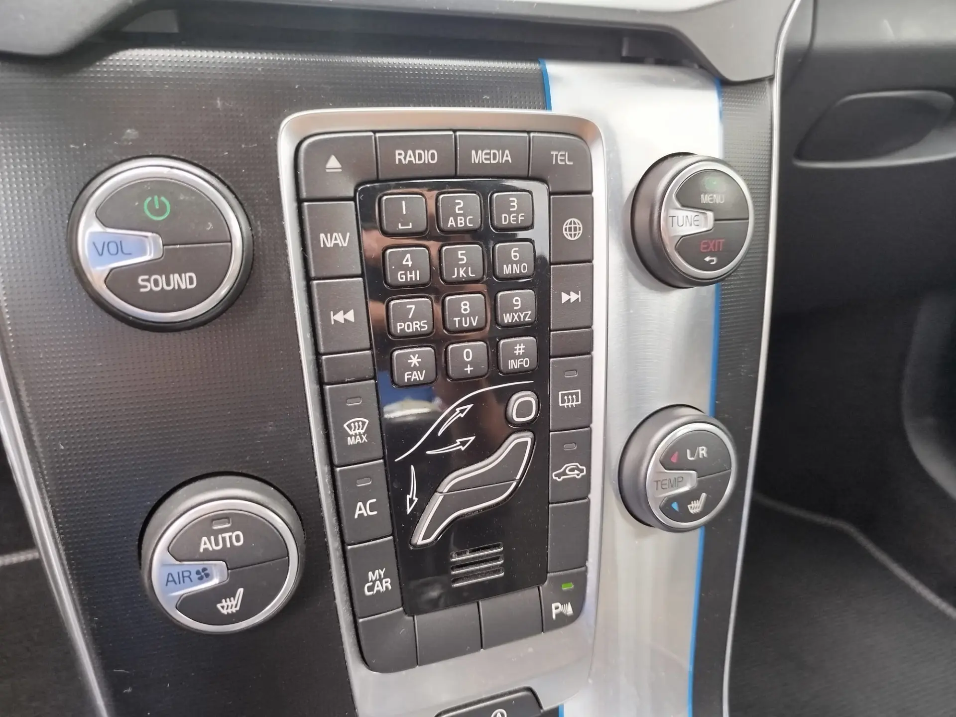 Volvo V40 2.0 D4 R-Design Summum 22