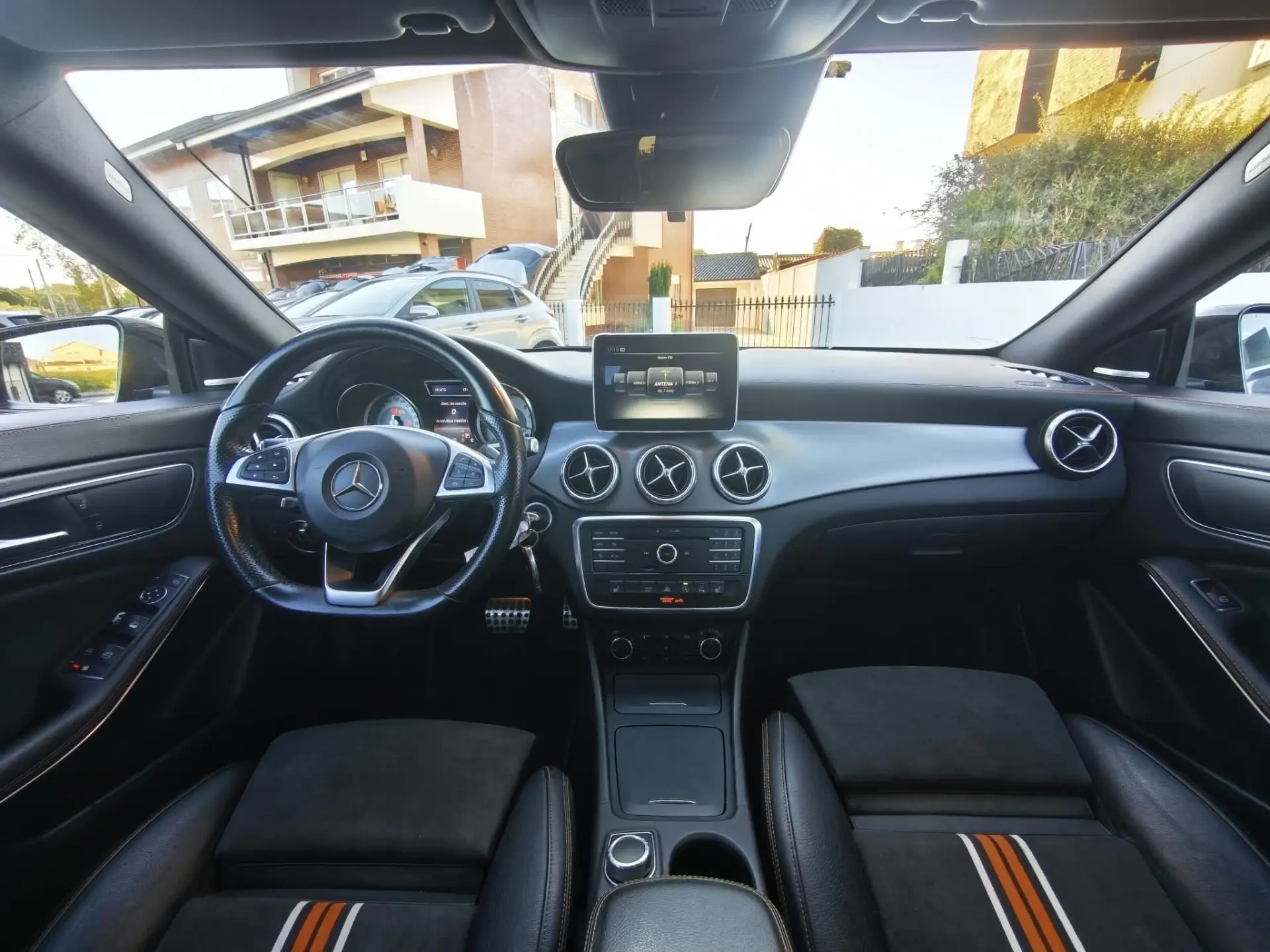 Mercedes-Benz CLA 220 (CDI) d 4Matic 7G-DCT Orange Art Edition 20
