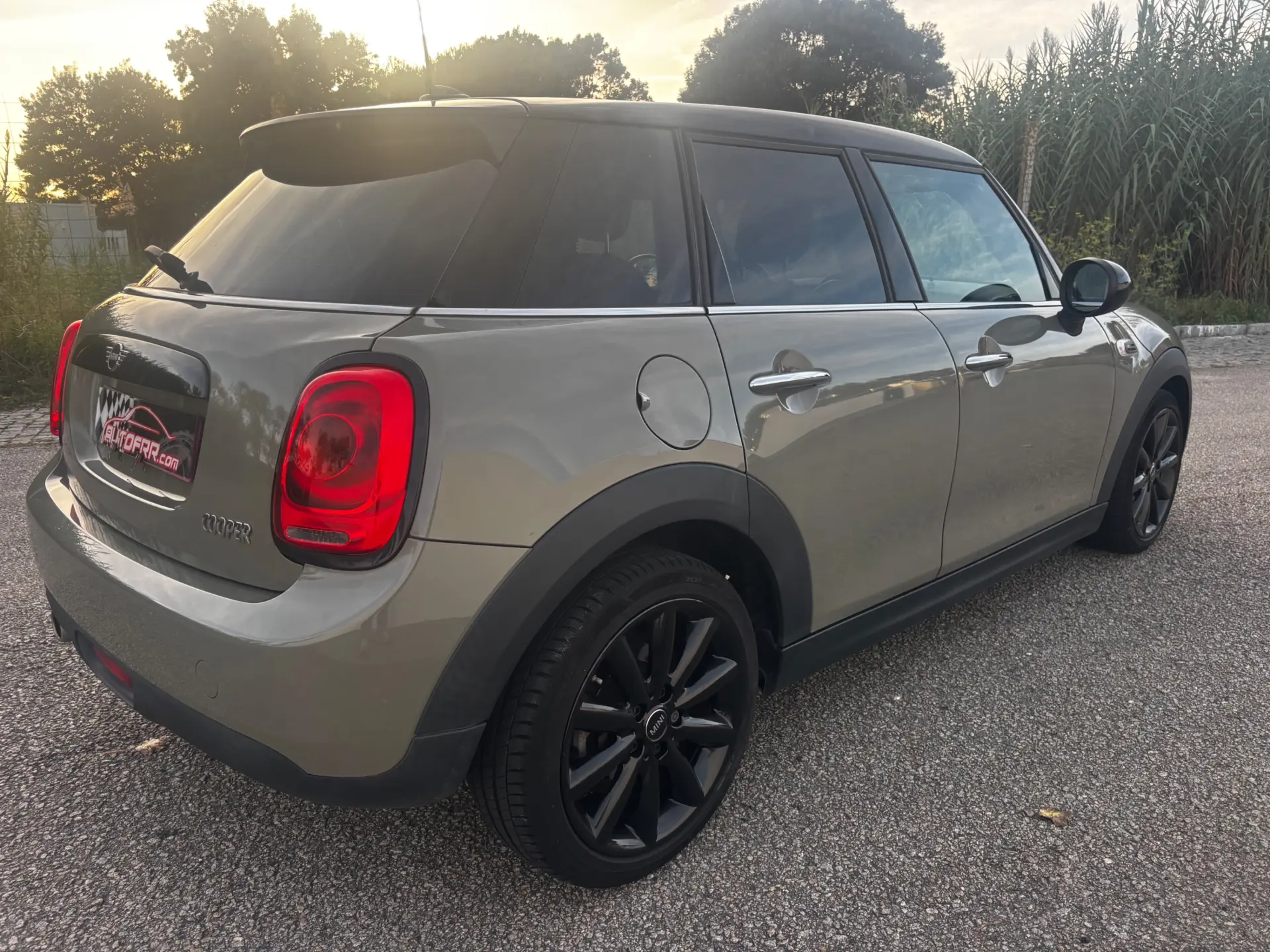MINI 5 Portas Cooper Premium Yours Auto 4