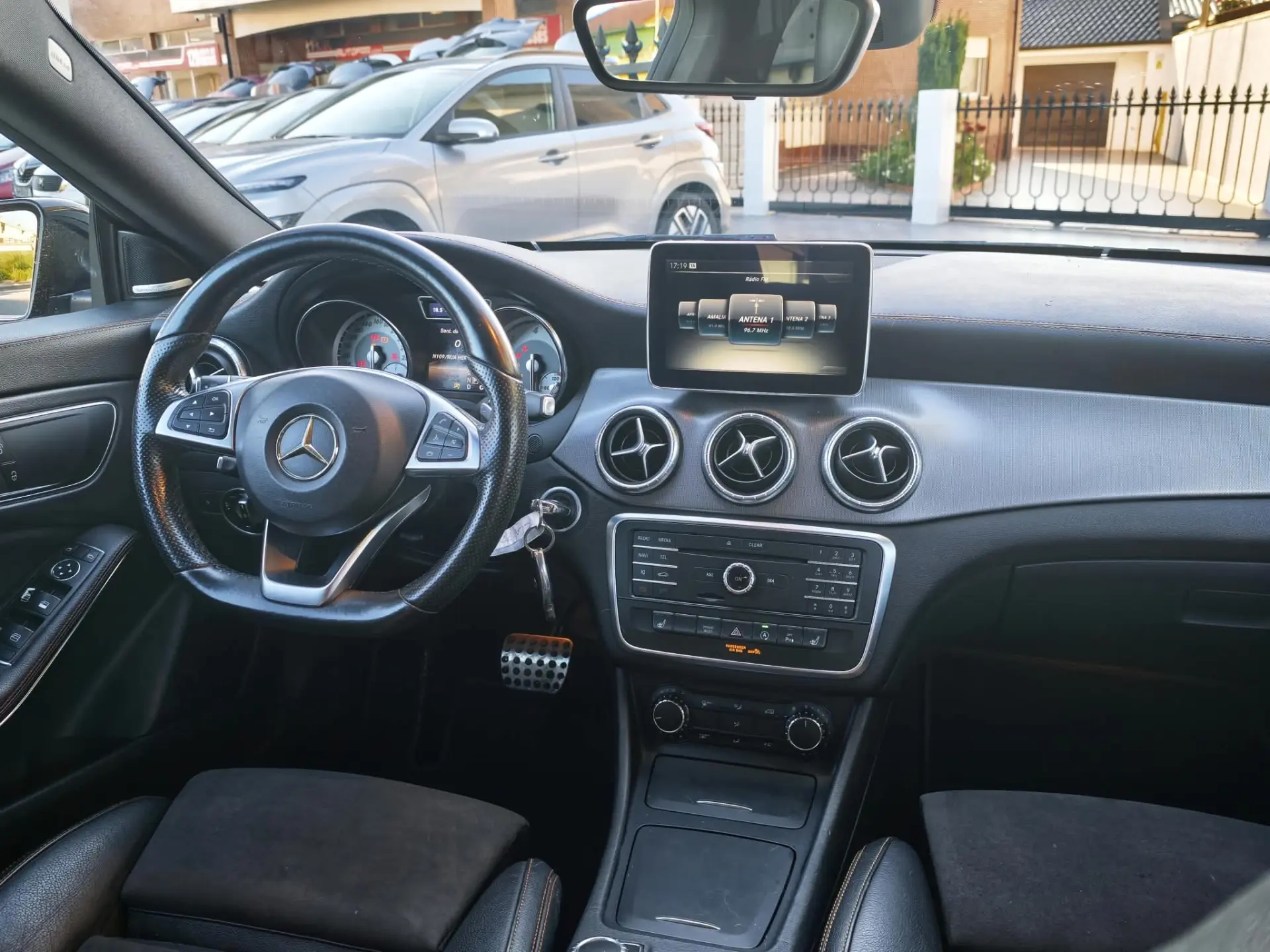 Mercedes-Benz CLA 220 (CDI) d 4Matic 7G-DCT Orange Art Edition 9