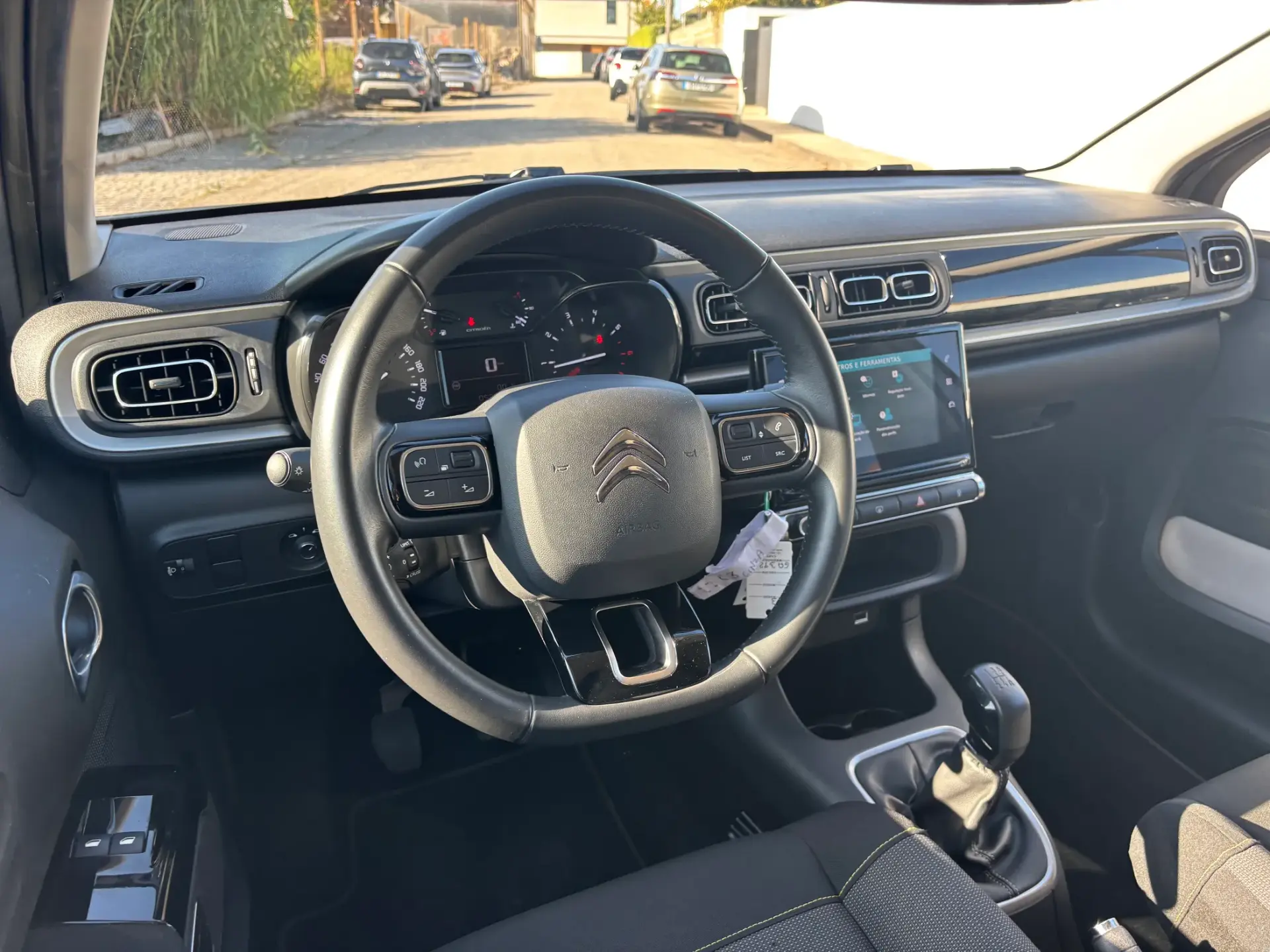 Citroen C3 1.2 PureTech Shine 16