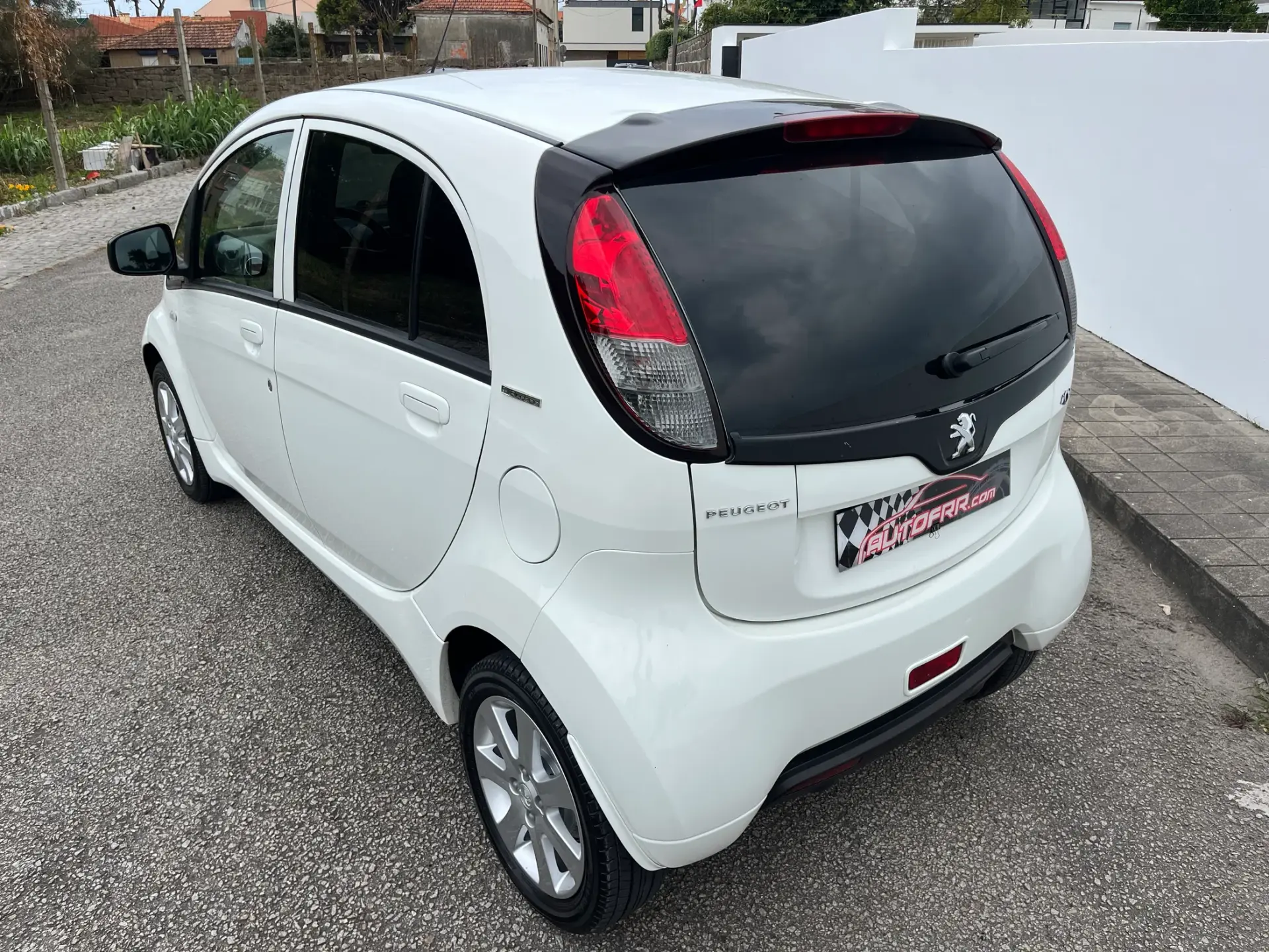 Peugeot iOn Active 8