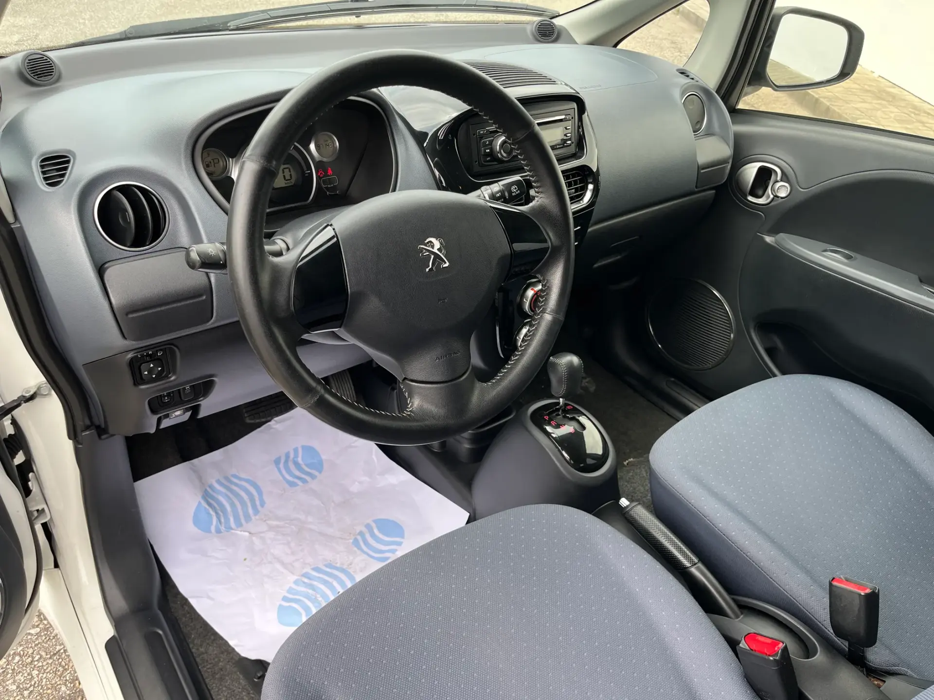 Peugeot iOn Active 13