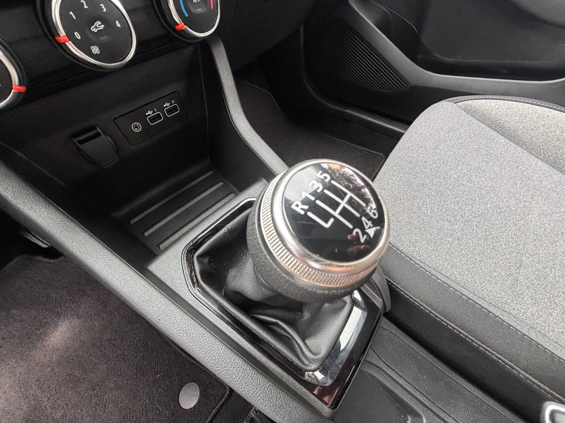 Renault Clio 1.5 Blue dCi Evolution 29