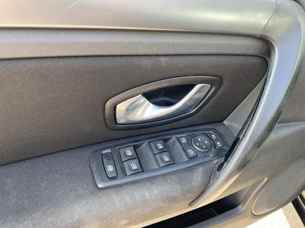 Renault Laguna Break 1.5 dCi Dynamique S 6