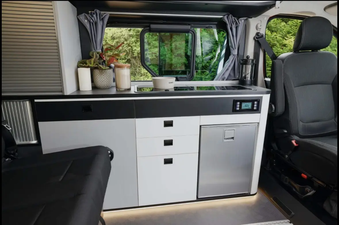 Renault Trafic Grand space Nomad 11