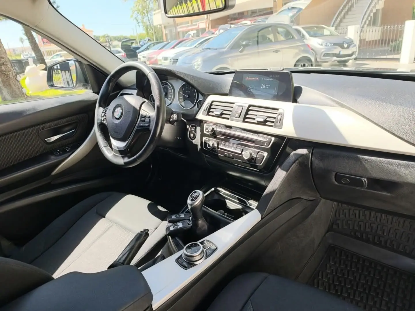 BMW 318 i Sport Line 12