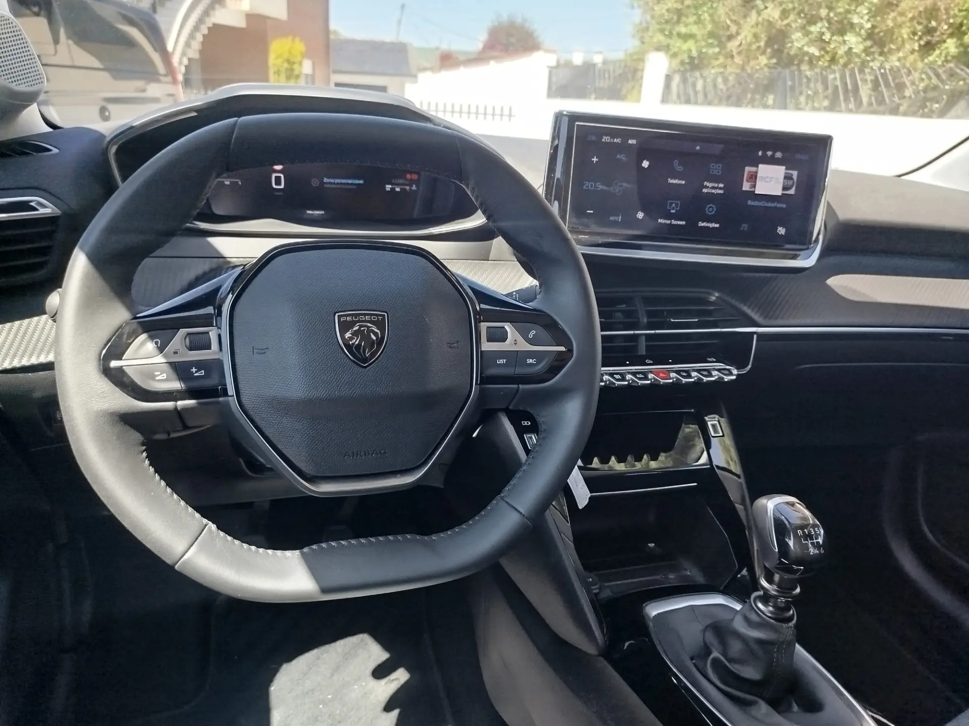 Peugeot 208 24