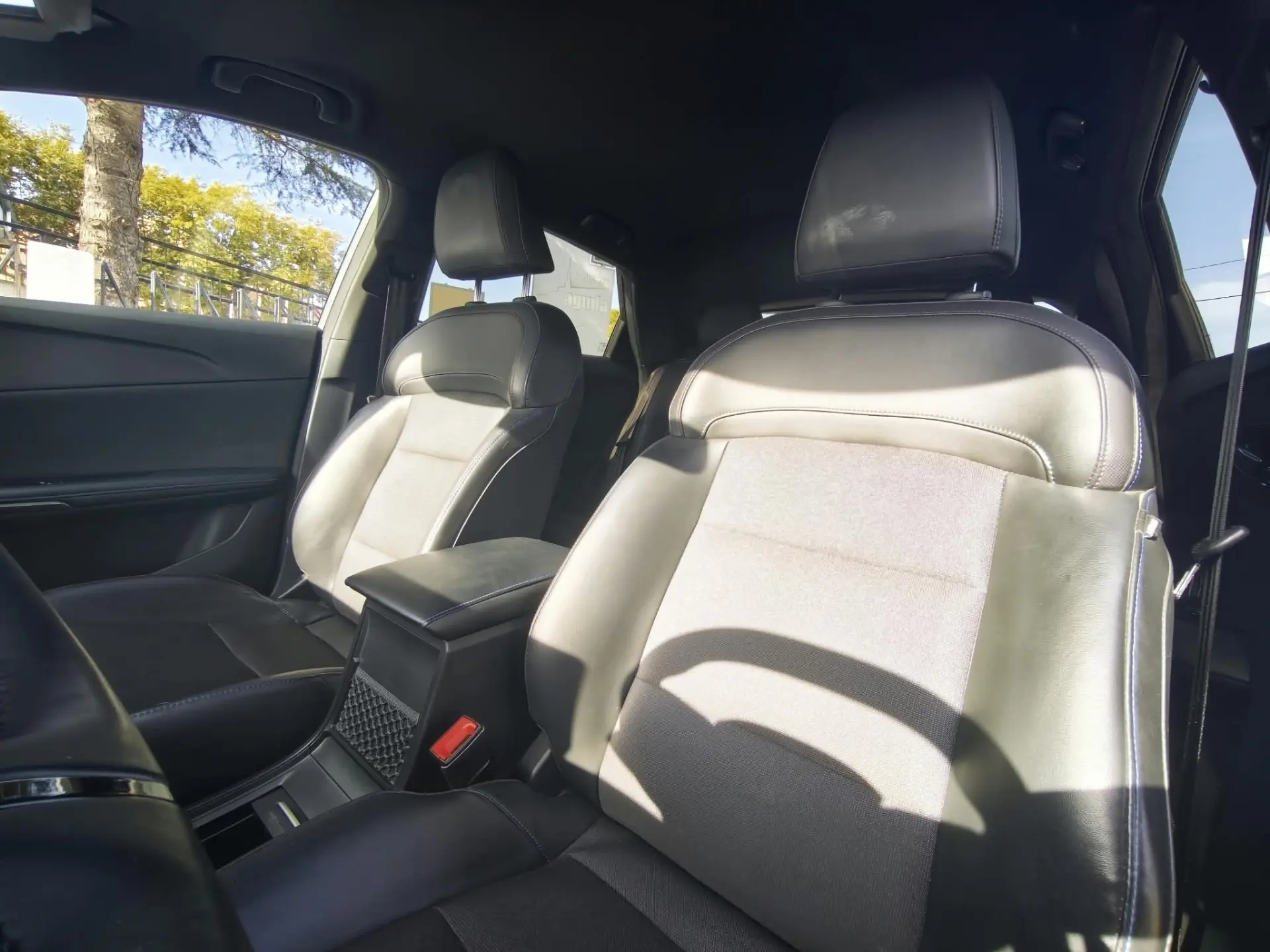 MG MG4 64 kWh Luxury 31