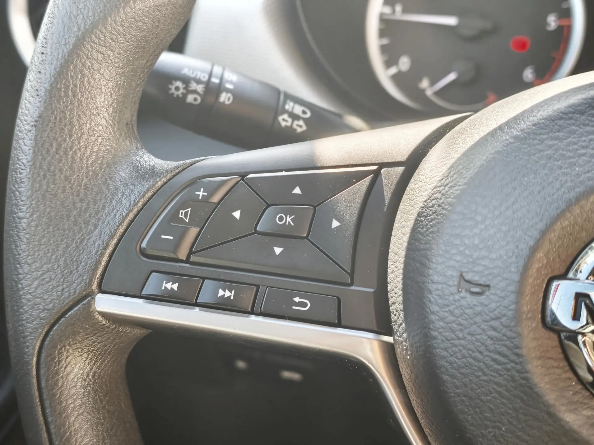 Nissan Micra 1.5 dCi N-Connecta Moonlight S/S 31