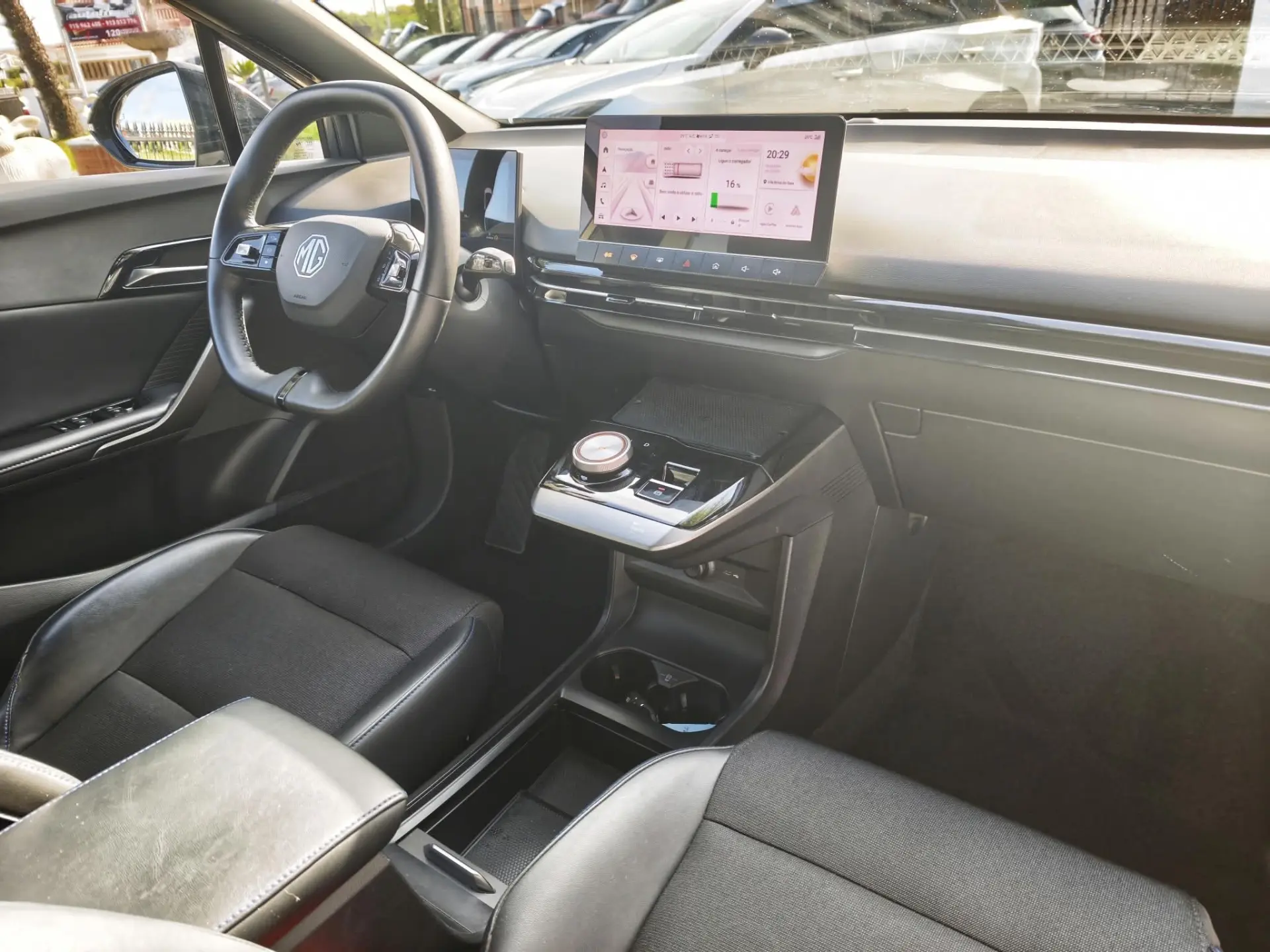 MG MG4 64 kWh Luxury 33
